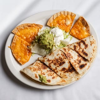 16. Quesa Nachos