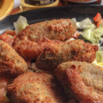 4 breaded shrimps lettuce peppers sauce in a cup